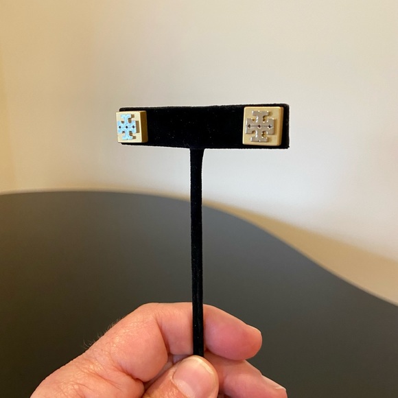 NWT Authentic luxury minimalist Tory Burch Block T Logo Stud Earrings